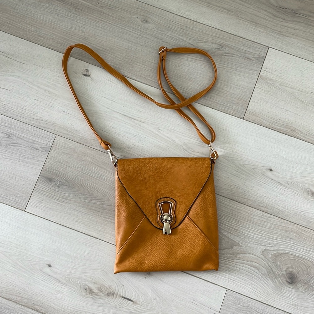 BNWOT mustard cross body bag - Picture 1 of 3